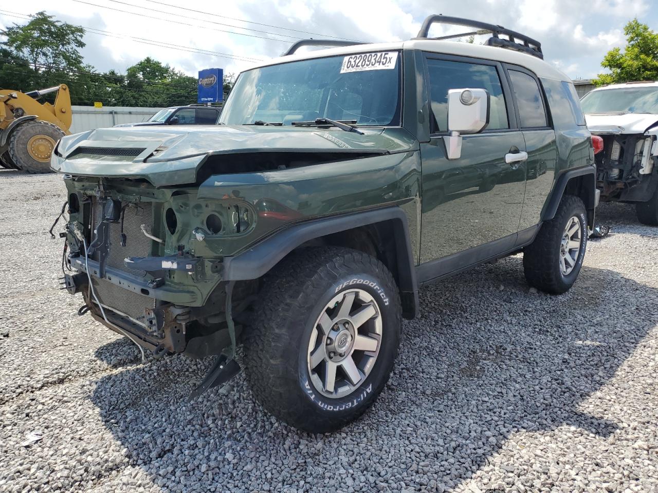 2014 Toyota FJ Cruiser, VIN JTEBU4BF4EK181388 — Front end