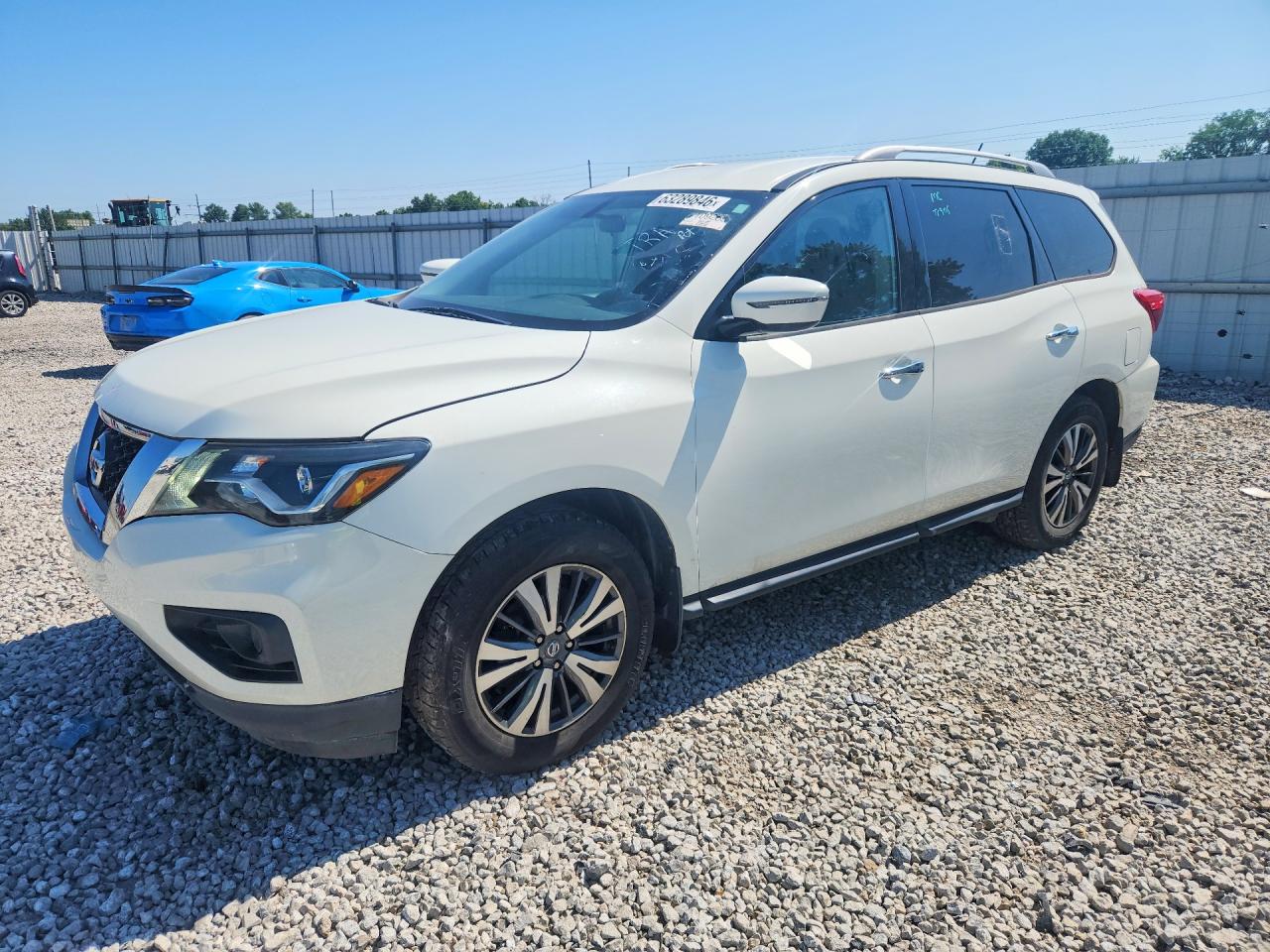 2017 Nissan Pathfinder SV, VIN 5N1DR2MM8HC695012 — Minor dents and scratches