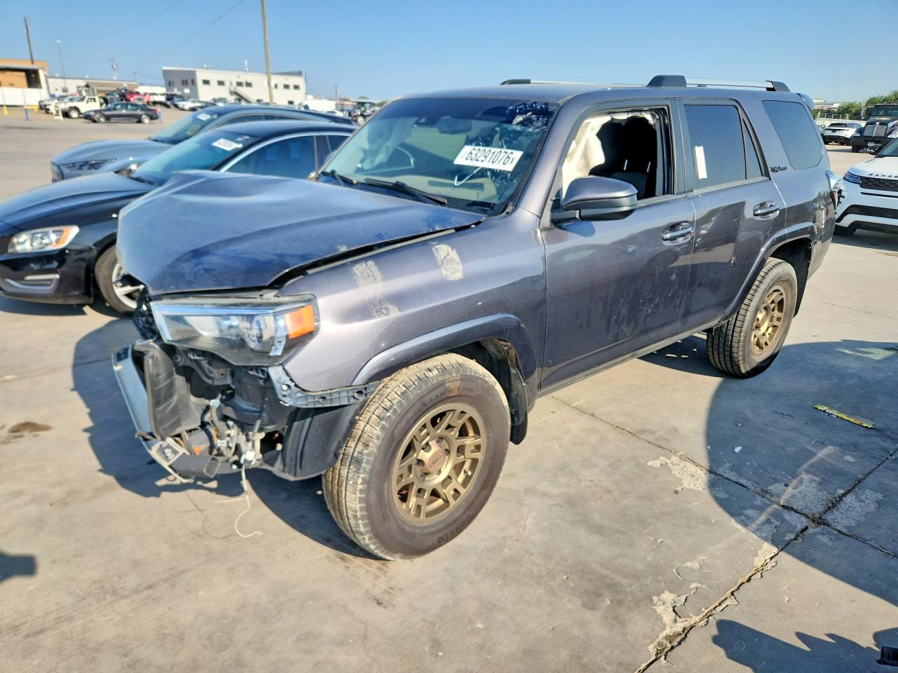 2021 Toyota 4Runner SR5, VIN JTEEU5JR1M5250002 — Front end