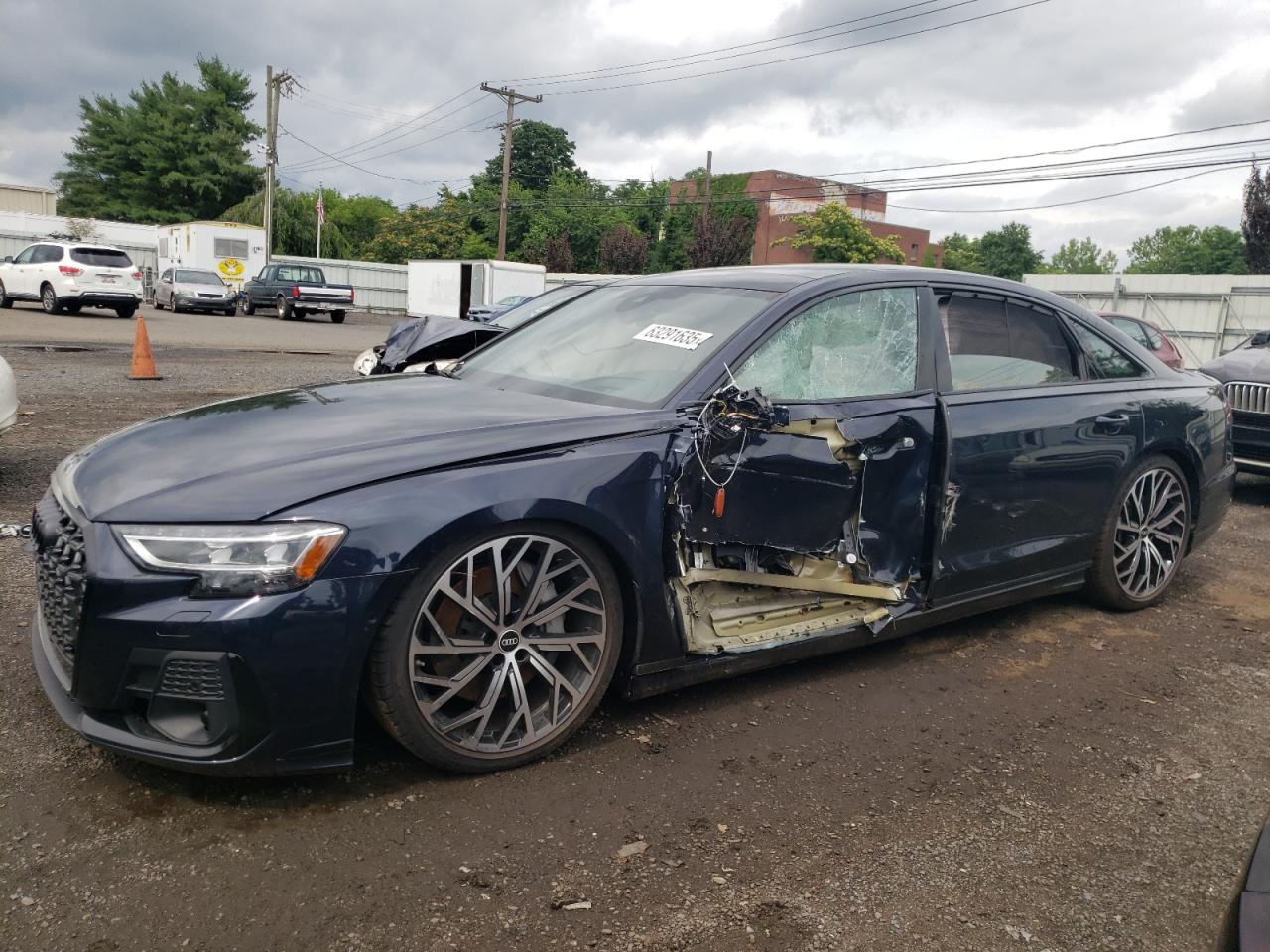 2024 Audi A8, VIN WAULDAF8XRN009273 — Бок