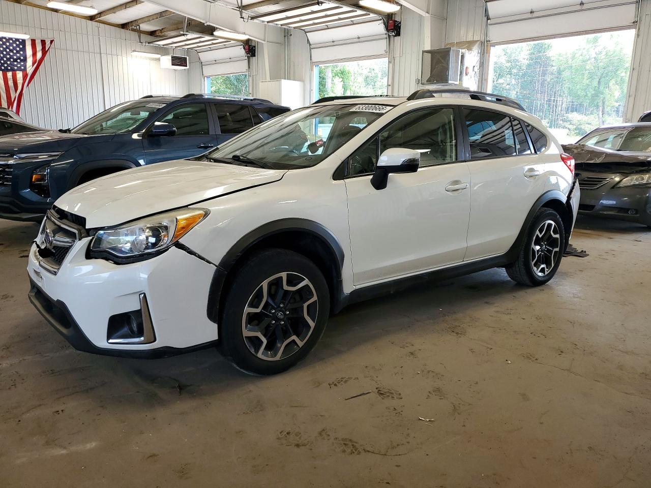 2016 Subaru Crosstrek Limited, VIN JF2GPANC1G8264876 — Зад