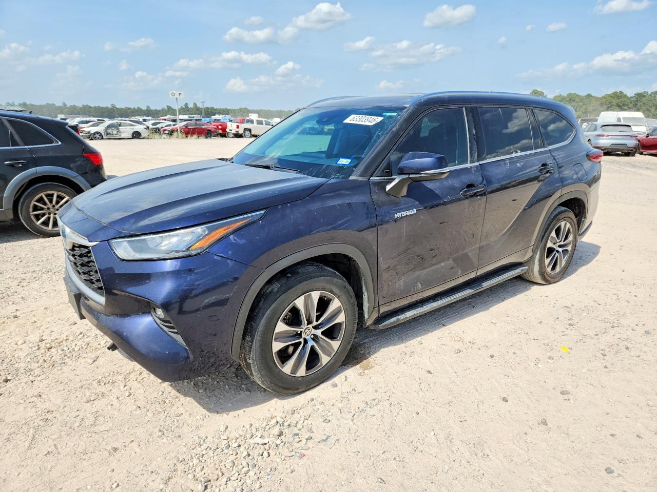 2020 Toyota Highlander Hybrid XLE, VIN 5TDGARAH0LS500214 — Front end