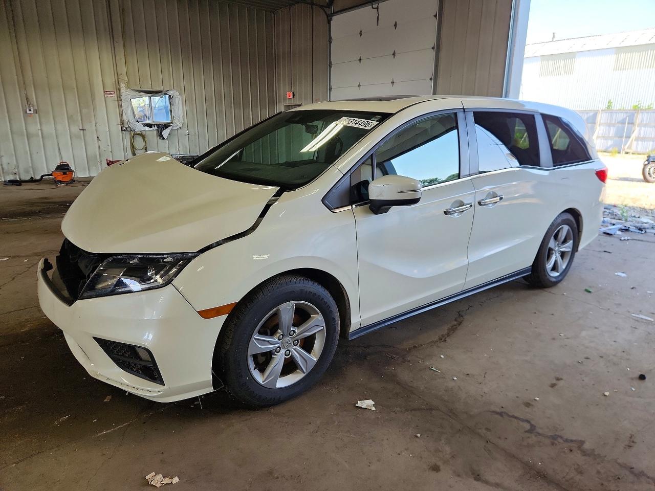 2018 Honda Odyssey EX-L, VIN 5FNRL6H77JB085506 — Front end