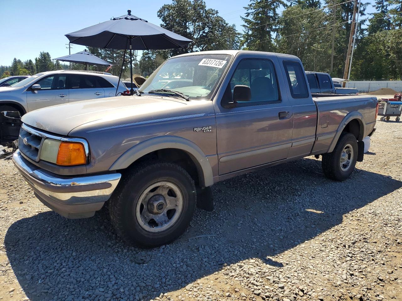 1995 Ford Ranger XL, VIN 1FTCR15U3STA23164 — Front end