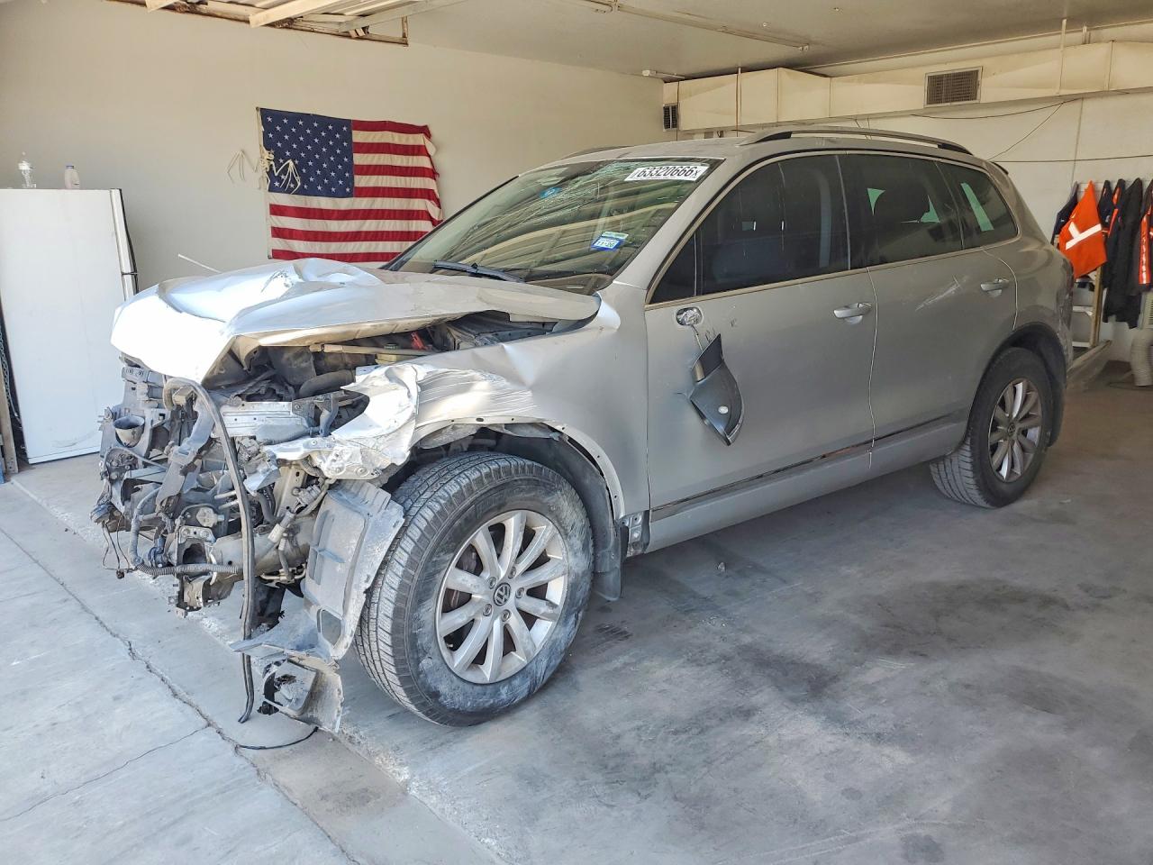 2012 Volkswagen Touareg Sport, VIN WVGFF9BP0CD005246 — Front end