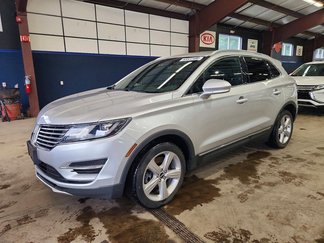 2017 Lincoln MKC Premiere, VIN 5LMCJ1D99HUL32332 — Minor dents and scratches