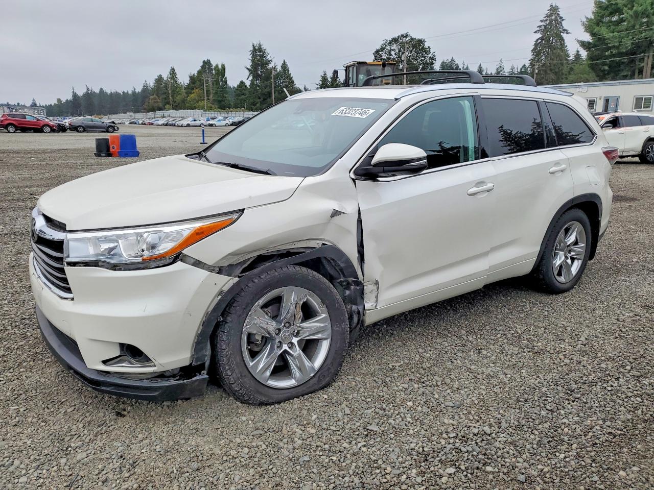 2015 Toyota Highlander Limited Platinum, VIN 5TDDKRFH2FS205225 — Front end