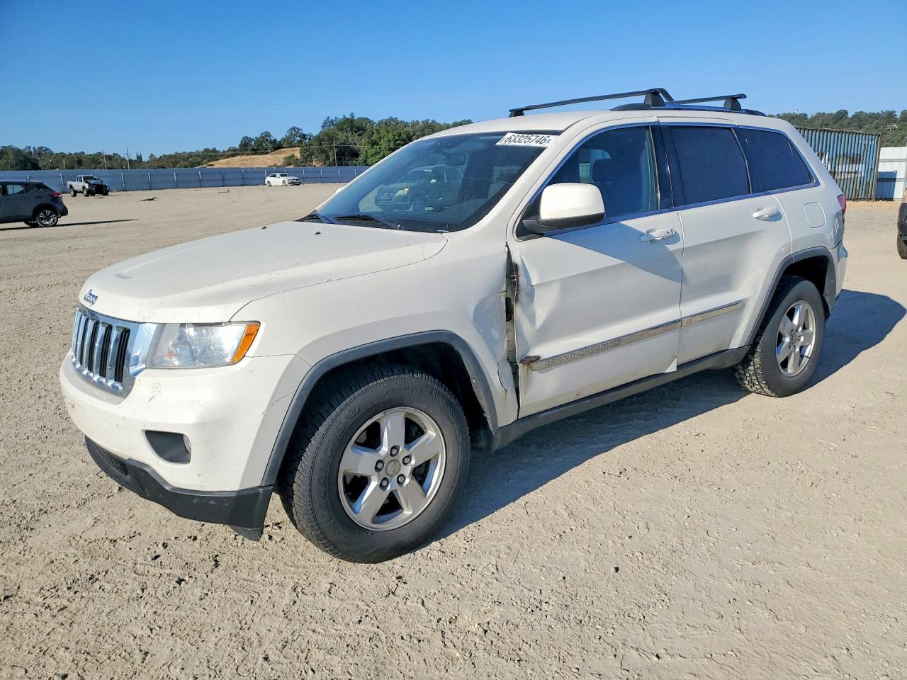 2011 Jeep Grand Cherokee Laredo, VIN 1J4RR4GG2BC503032 — Перед