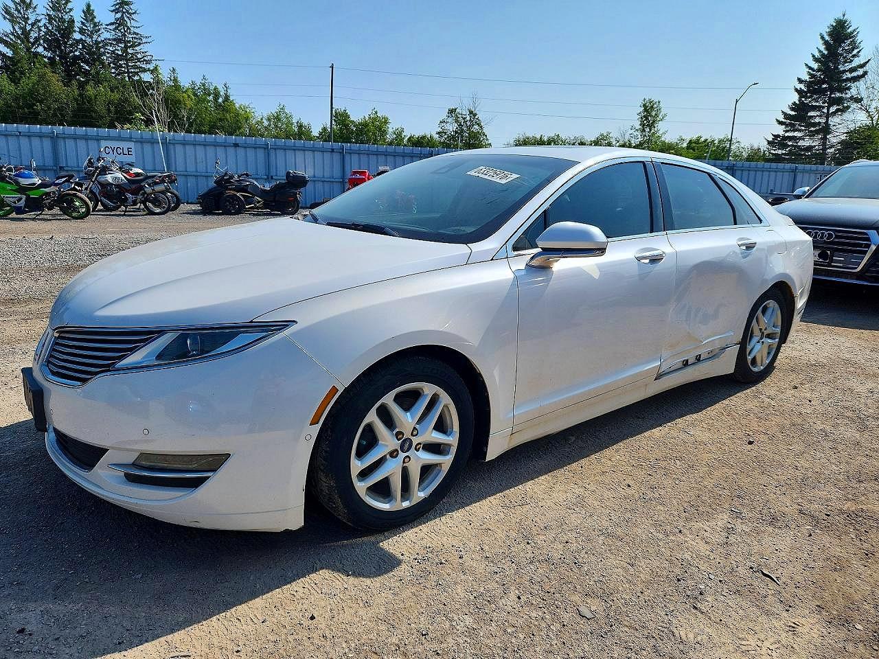 2014 Lincoln MKZ, VIN 3LN6L2JK2ER804915 — Бок