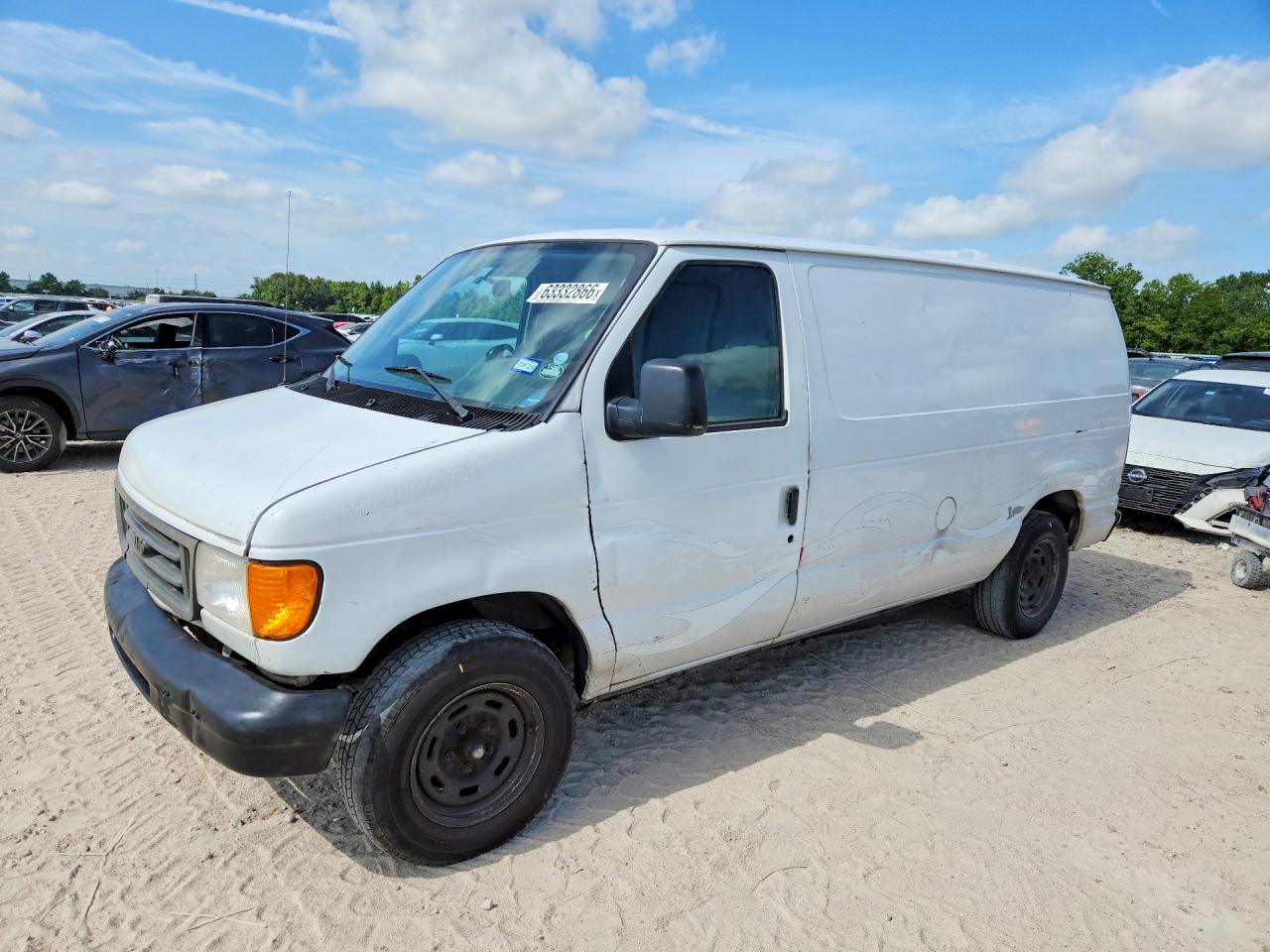 2005 Ford Econoline Cargo, VIN 1FTRE14W35HA01438 — Front end