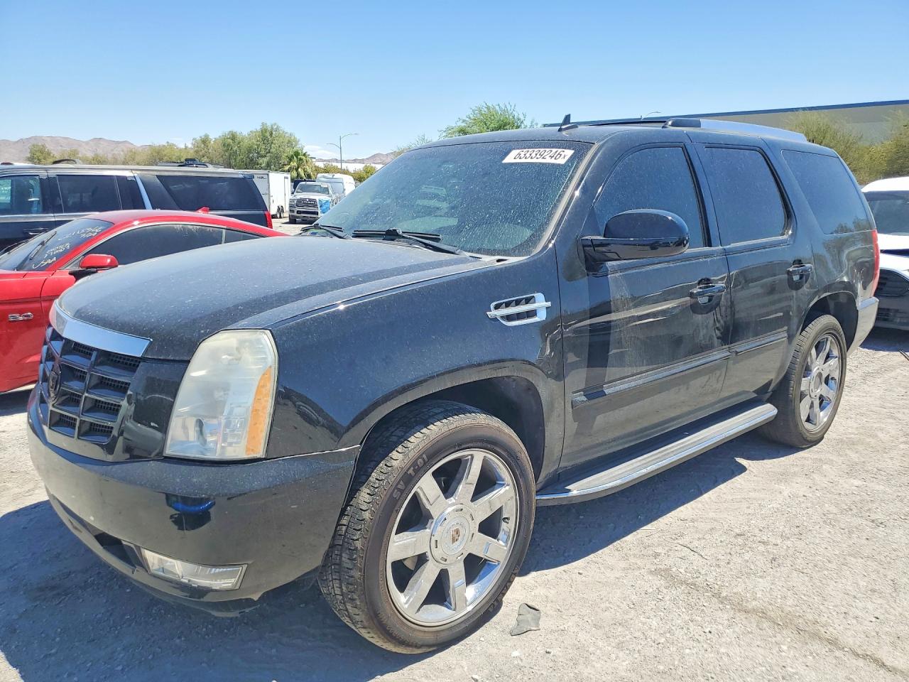 2010 Cadillac Escalade Luxury, VIN 1GYUKBEF9AR138552 — Front end