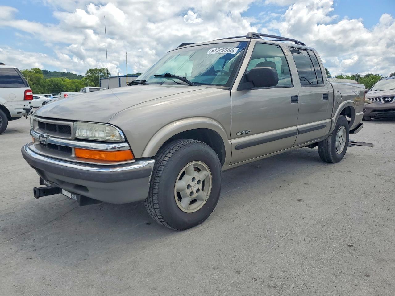 2001 Chevrolet S-10 LS, VIN 1GCDT13WX1K214756 — Rear end