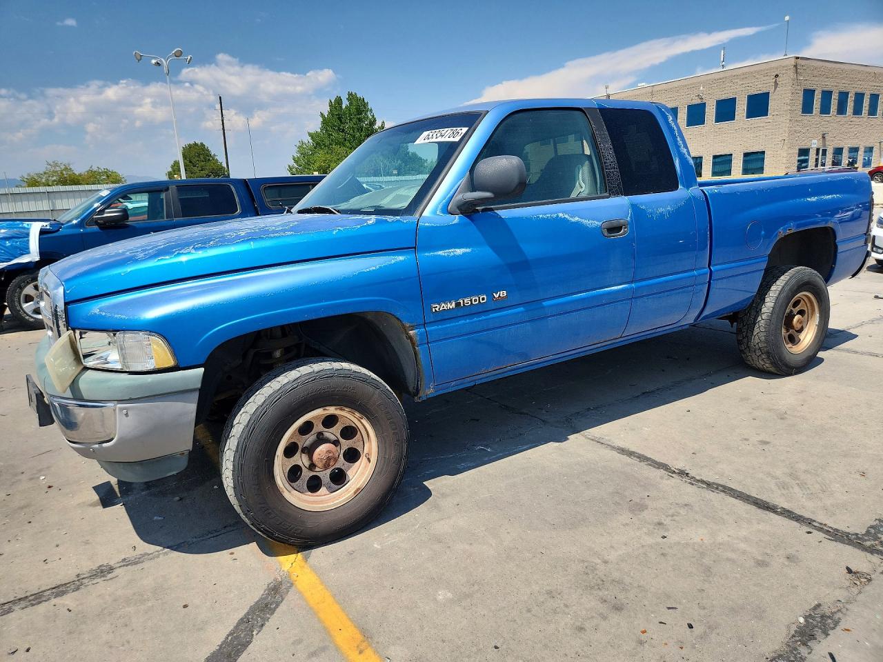 1999 Dodge 1500, VIN 3B7HF13Y3XG164616 — Перед
