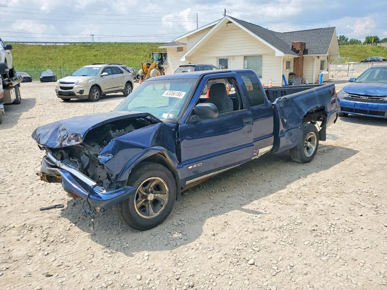 2002 Chevrolet S-10 LS, VIN 1GCCS19W328205725 — Перед