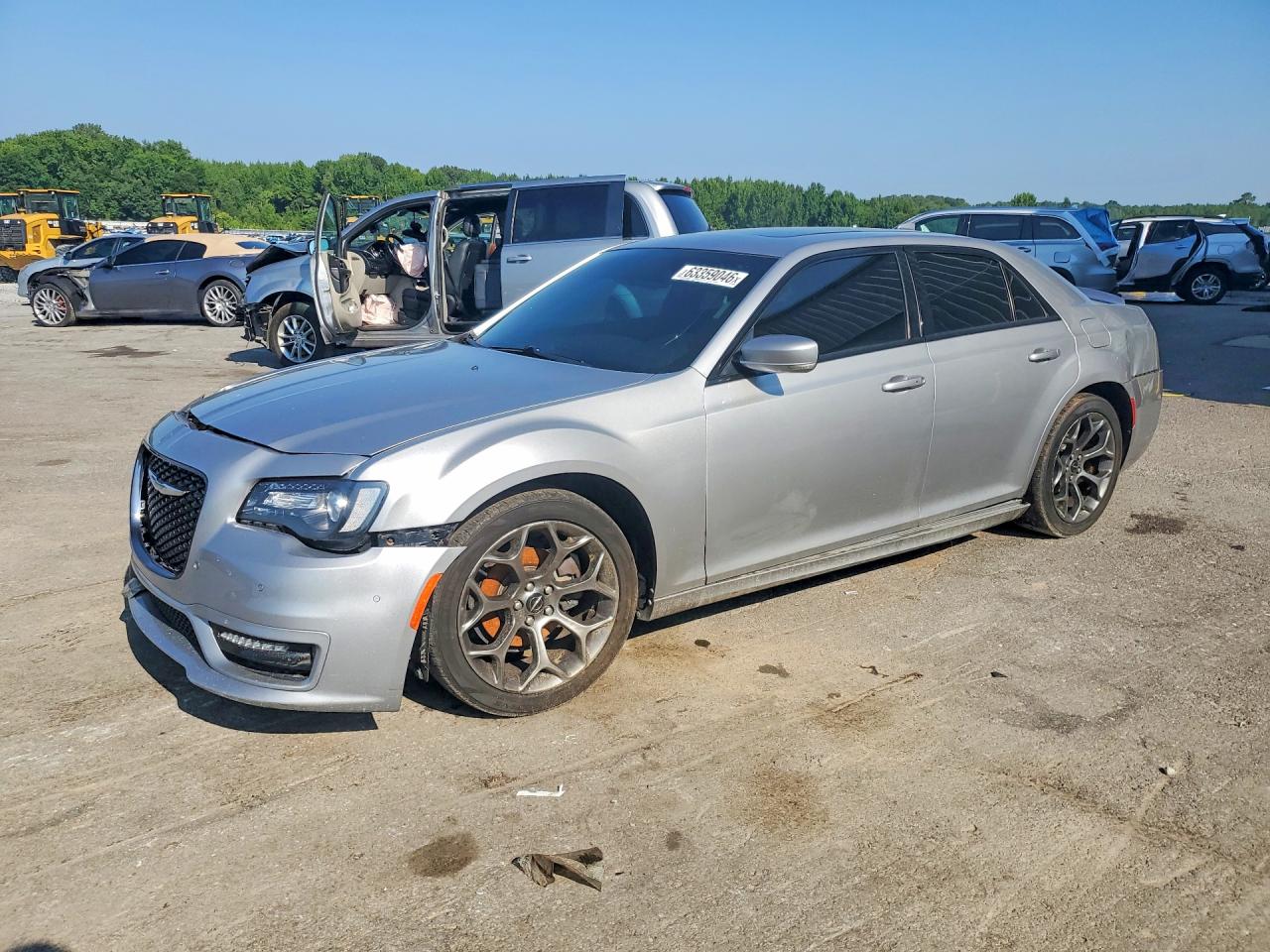 2018 Chrysler 300 S, VIN 2C3CCABG1JH240146 — Перед