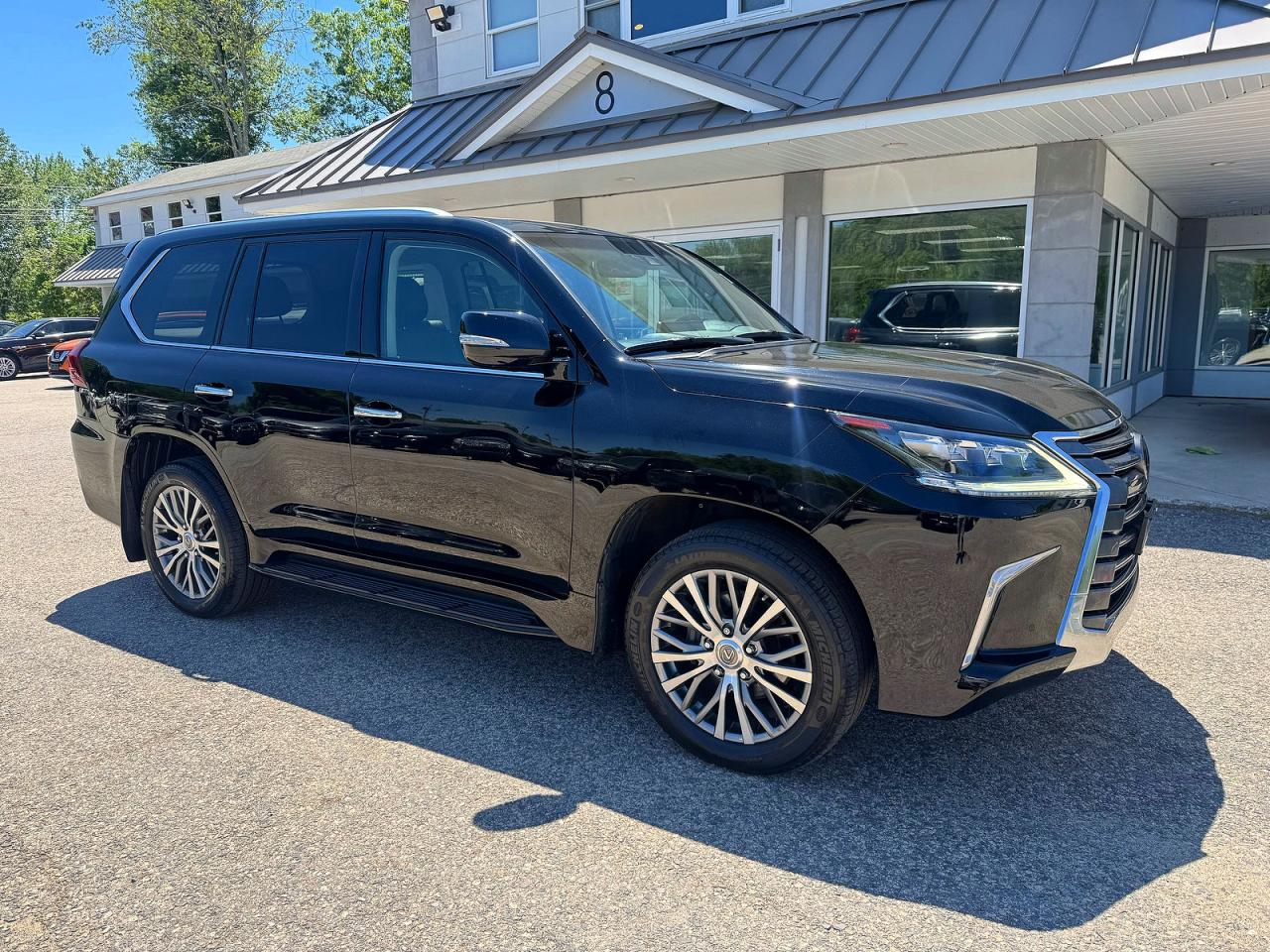 2018 Lexus LX 570, VIN JTJHY7AX3J4266006 — Minor dents and scratches