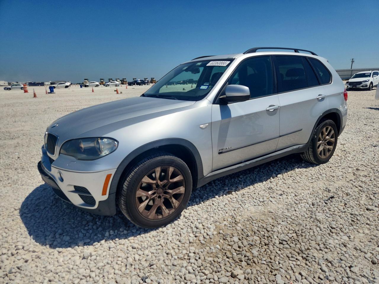 2011 BMW X5 35i, VIN 5UXZV4C59BL404549 — Front end