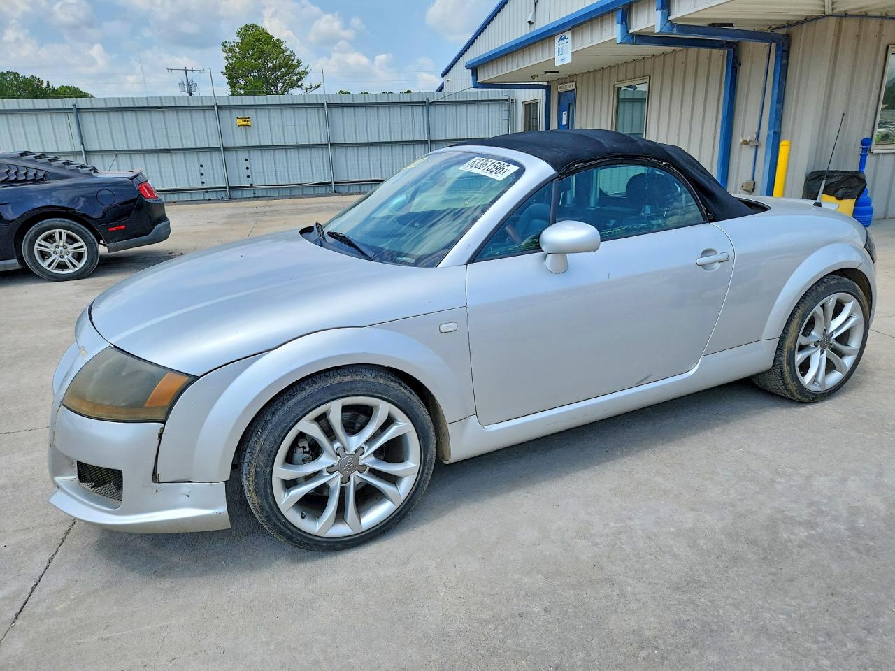 2001 Audi TT, VIN TRUUT28N411017566 — Перед