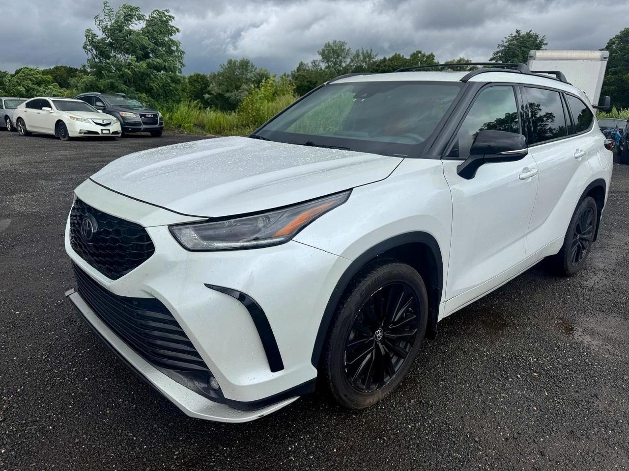 2024 Toyota Highlander Platinum, VIN 5TDKDRBH5RS571787 — Minor dents and scratches