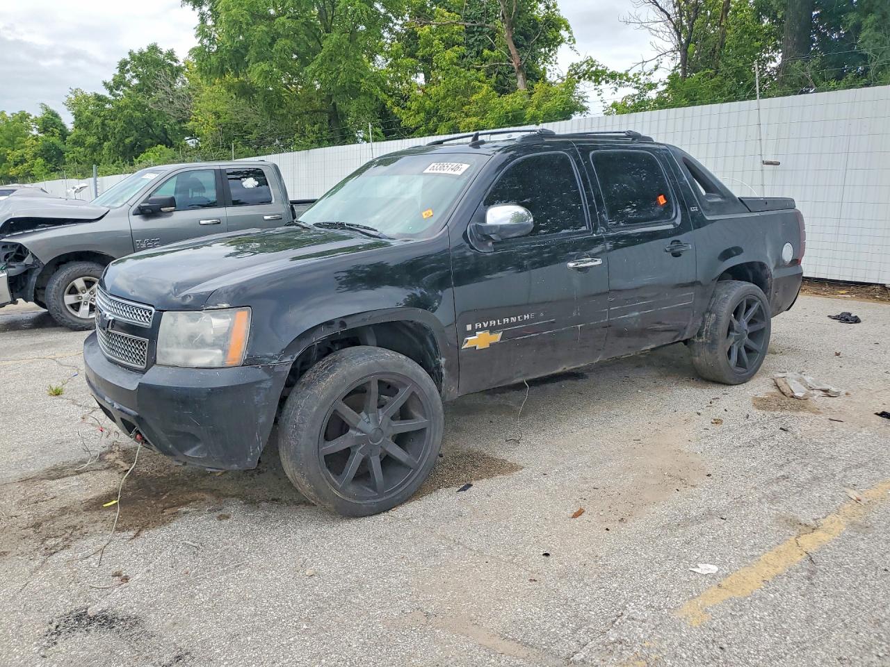 2008 Chevrolet Avalanche 3LT, VIN 3GNFK12358G276691 — Side