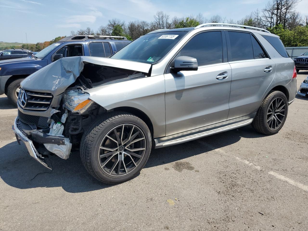 2015 Mercedes-Benz M 350, VIN 4JGDA5HB1FA601403 — Front end