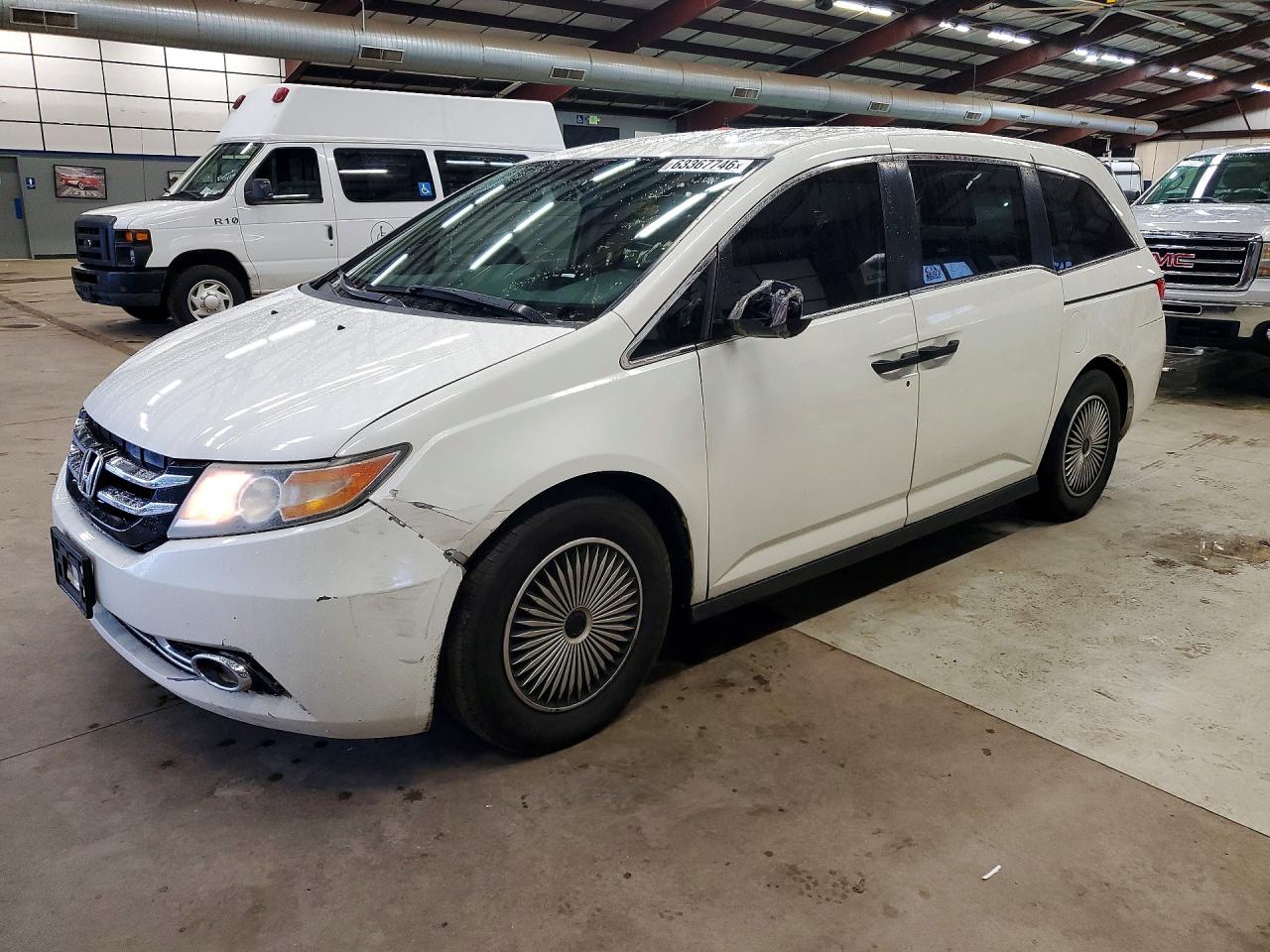2015 Honda Odyssey LX, VIN 5FNRL5H24FB111078 — Front end