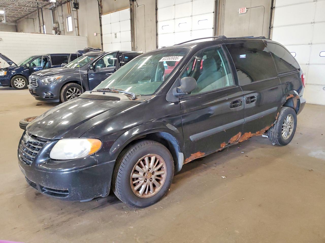 2006 Chrysler Town & Country, VIN 1A4GP45R96B603884 — Перед