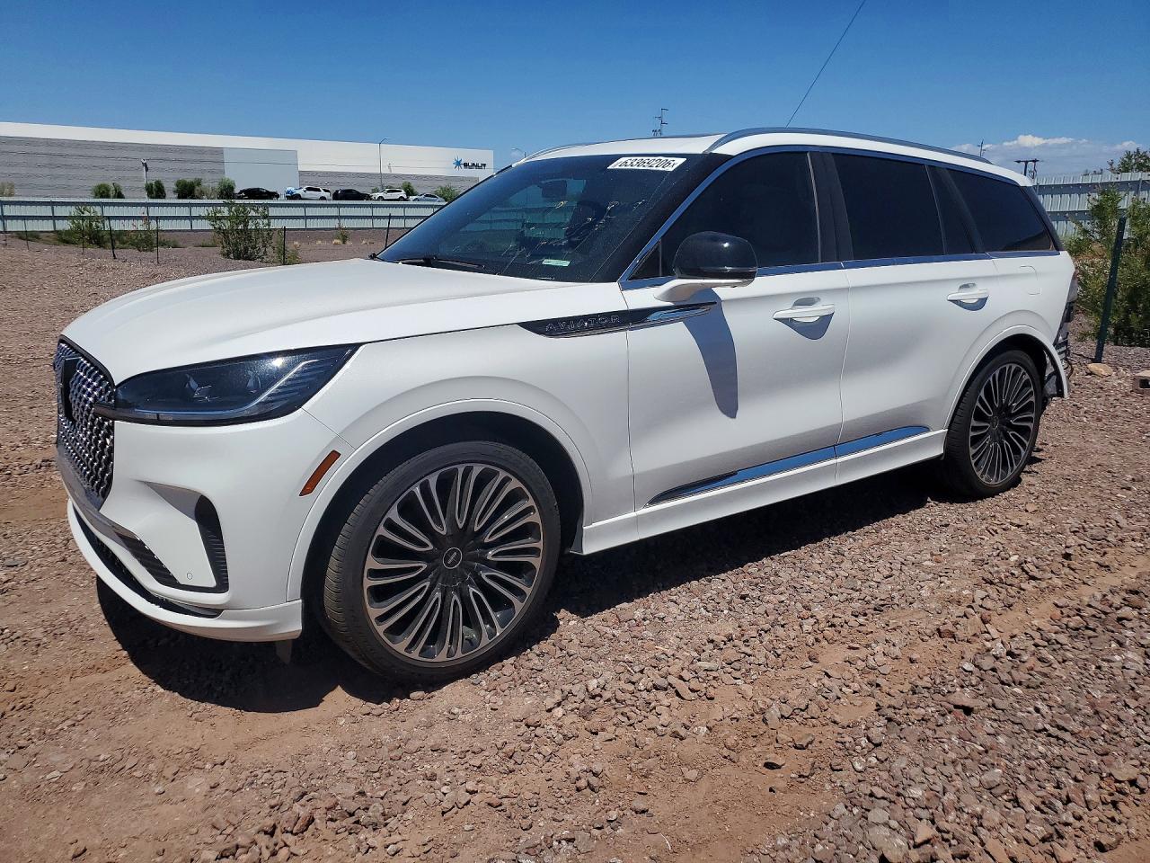 2025 Lincoln Aviator Black Label, VIN 5LM5J9XC7SGL28932 — Rear end