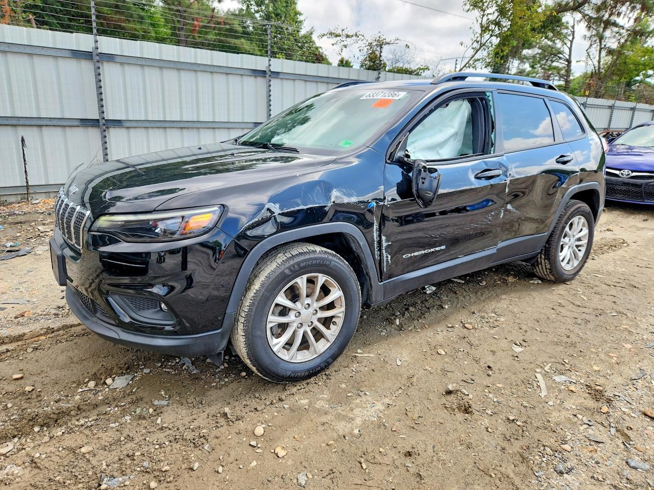 2022 Jeep Cherokee Latitude Lux, VIN 1C4PJMMN4ND545501 — Бок