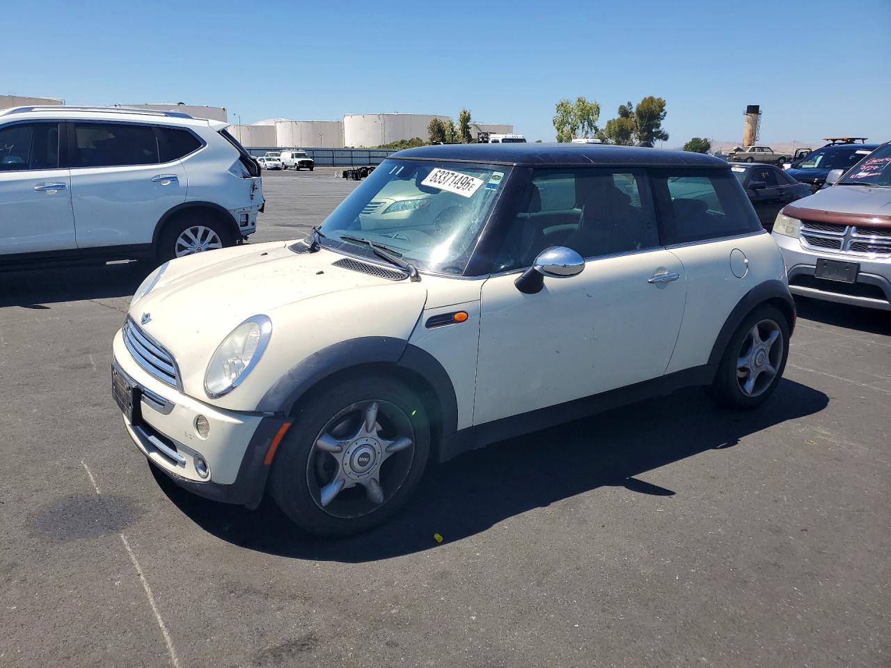 2005 MINI Hardtop, VIN WMWRC334X5TJ68679 — Перед