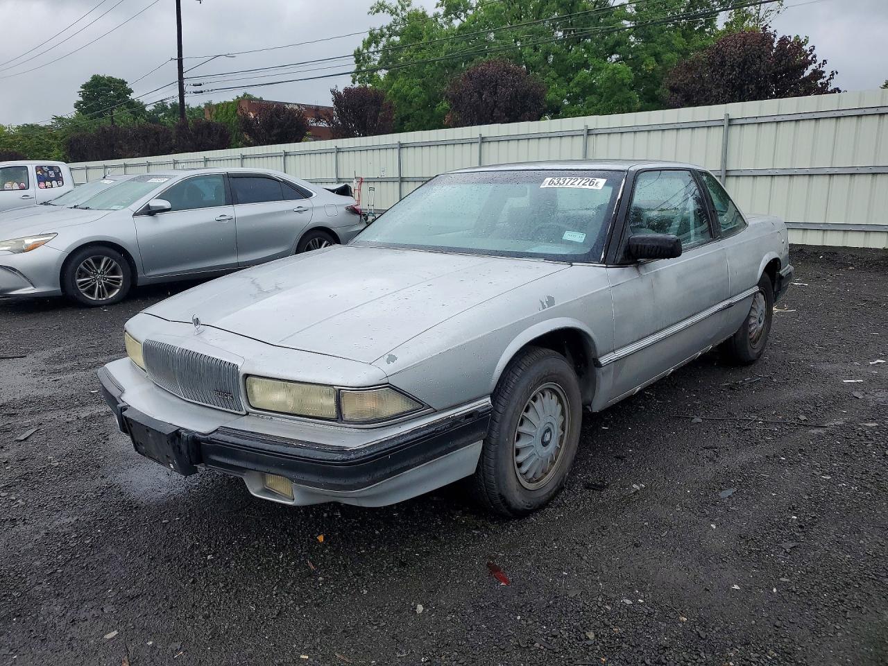 1992 Buick Regal Custom, VIN 2G4WB14L2N1484050 — Бок