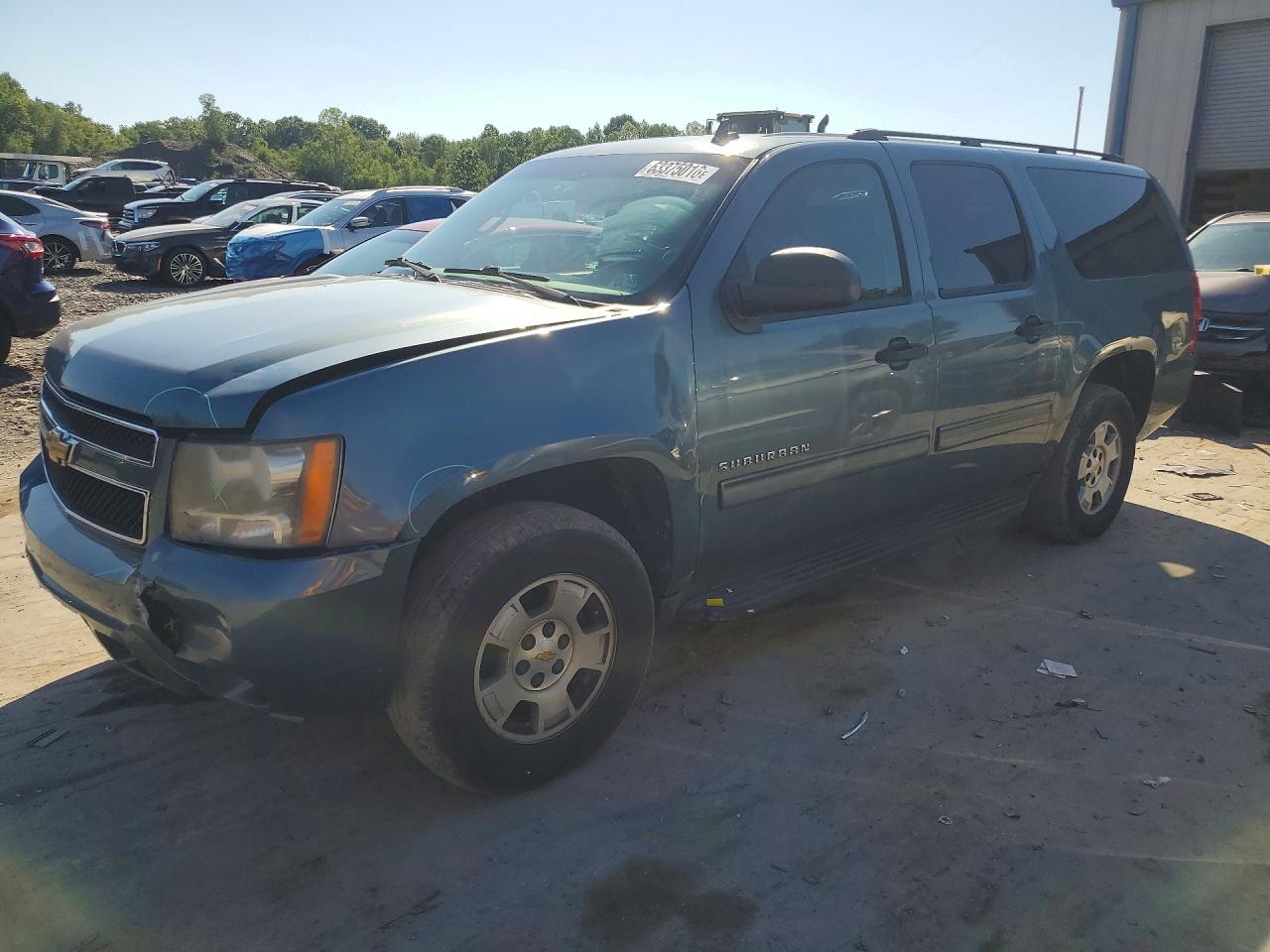 2010 Chevrolet Suburban LS, VIN 1GNUKHE31AR212312 — Front end