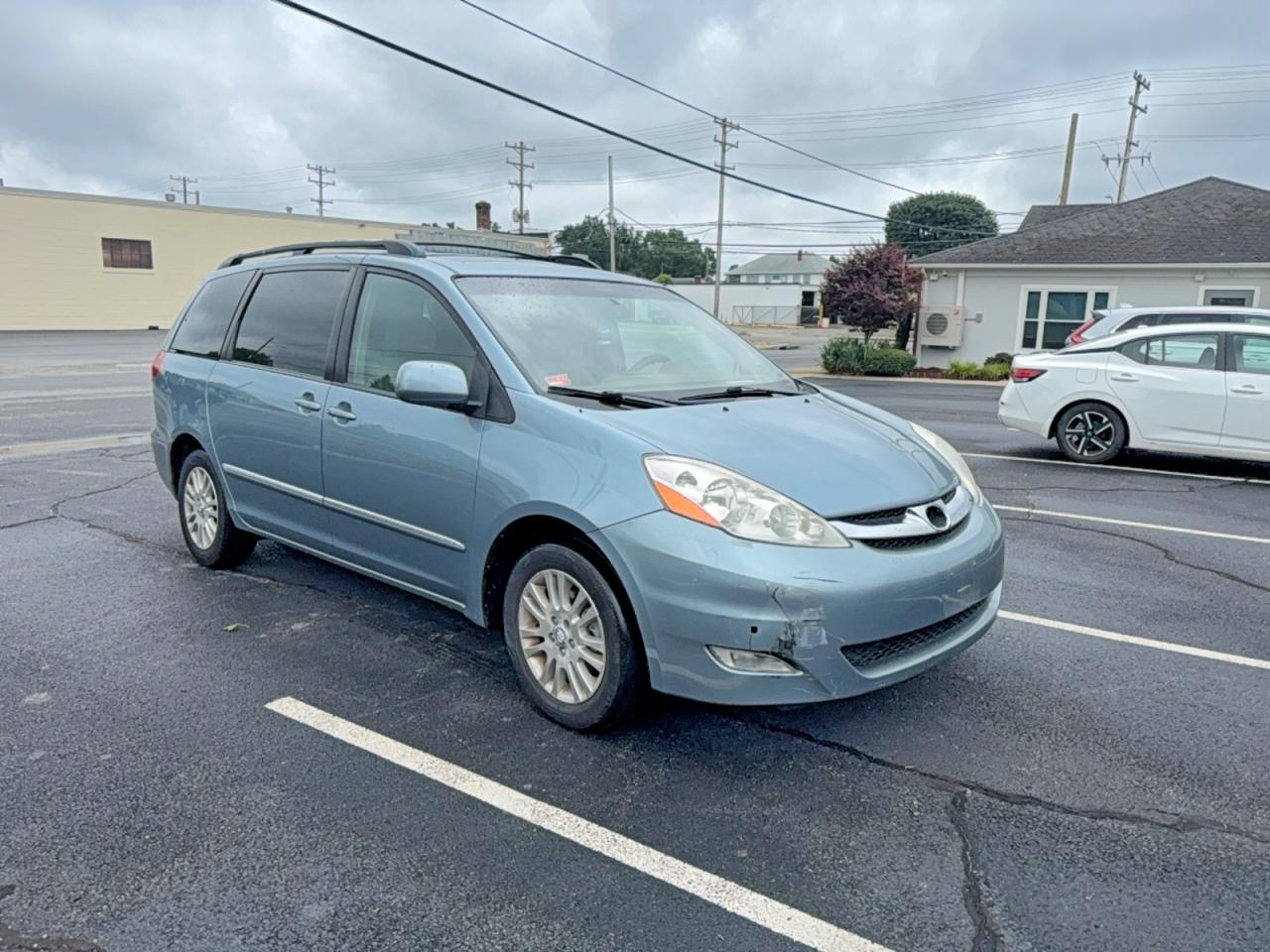 2007 Toyota Sienna XLE Limited, VIN 5TDBK22C37S000555 — Minor dents and scratches