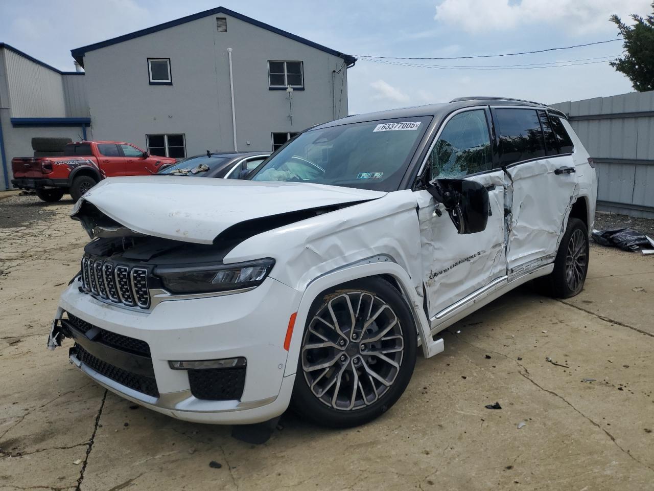 2025 Jeep Grand Cherokee Summit Reserve, VIN 1C4RJKEGXS8641232 — Front end