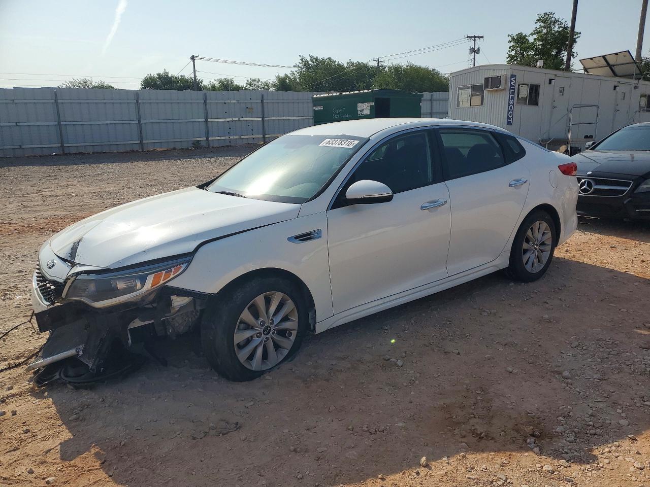 2016 Kia Optima LX, VIN 5XXGT4L35GG041008 — Front end