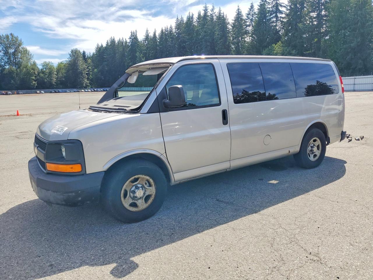 2008 Chevrolet Express, VIN 1GNFH154781213819 — Front end