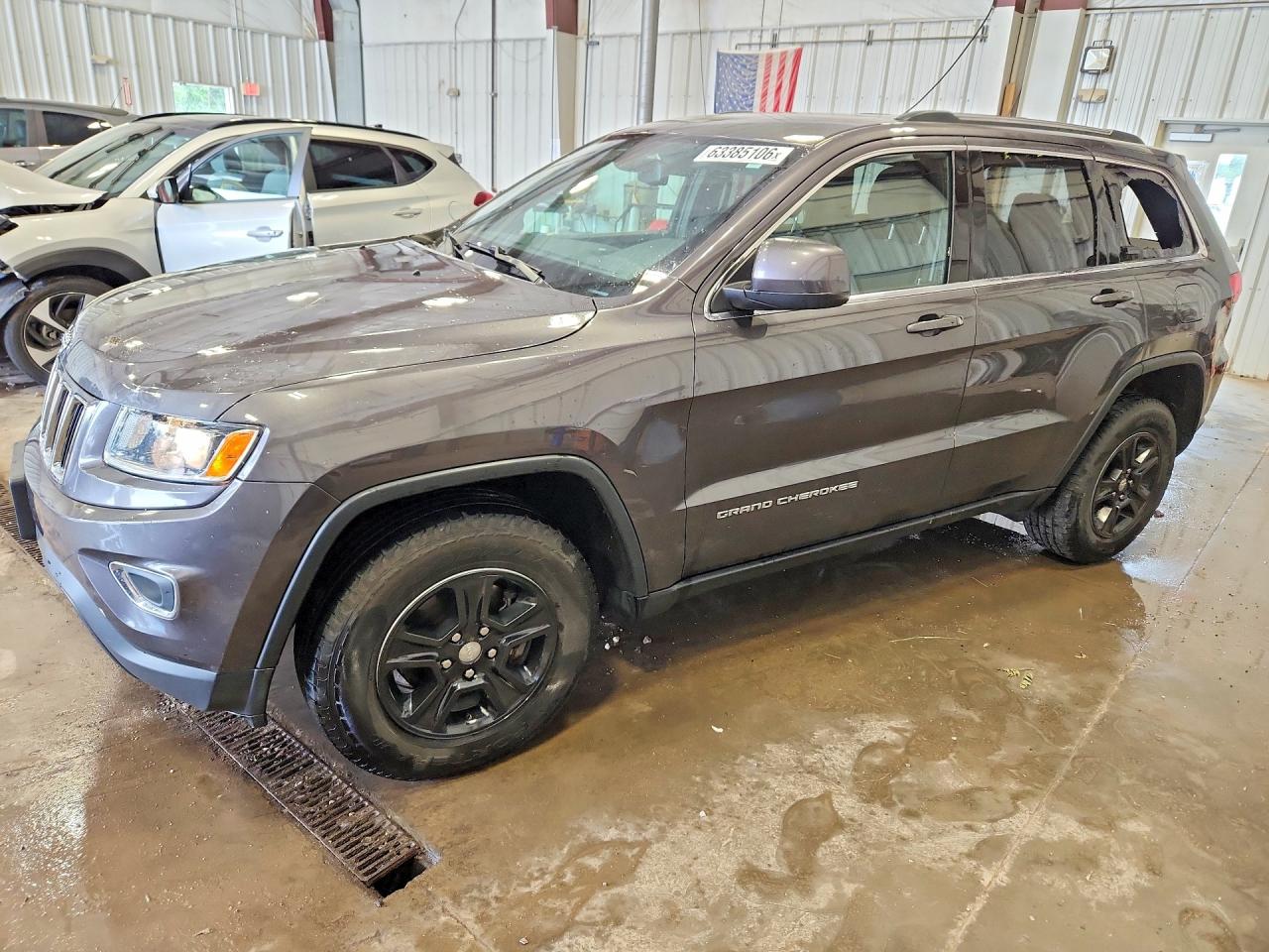 2016 Jeep Grand Cherokee Laredo, VIN 1C4RJFAG4GC461262 — Rear end