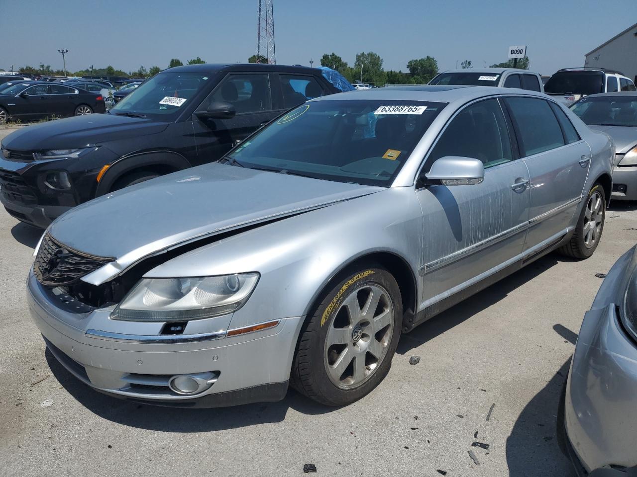 2004 Volkswagen Phaeton V8, VIN WVWAF63D248009228 — Front end