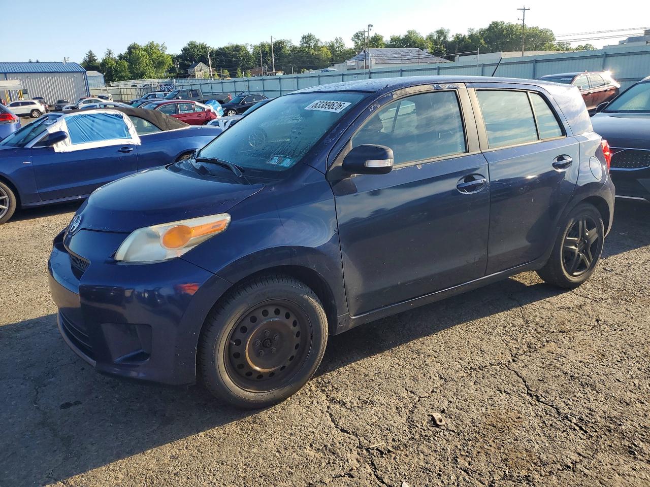 2008 Scion xD, VIN JTKKU10418J000402 — Бок