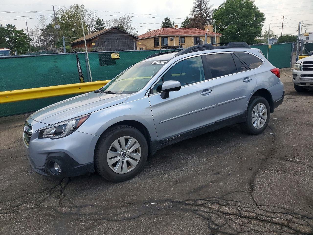 2018 Subaru Outback Premium, VIN 4S4BSACC5J3221183 — Side