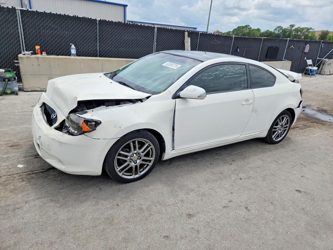 2008 Scion tC, VIN JTKDE167180238750 — Перед