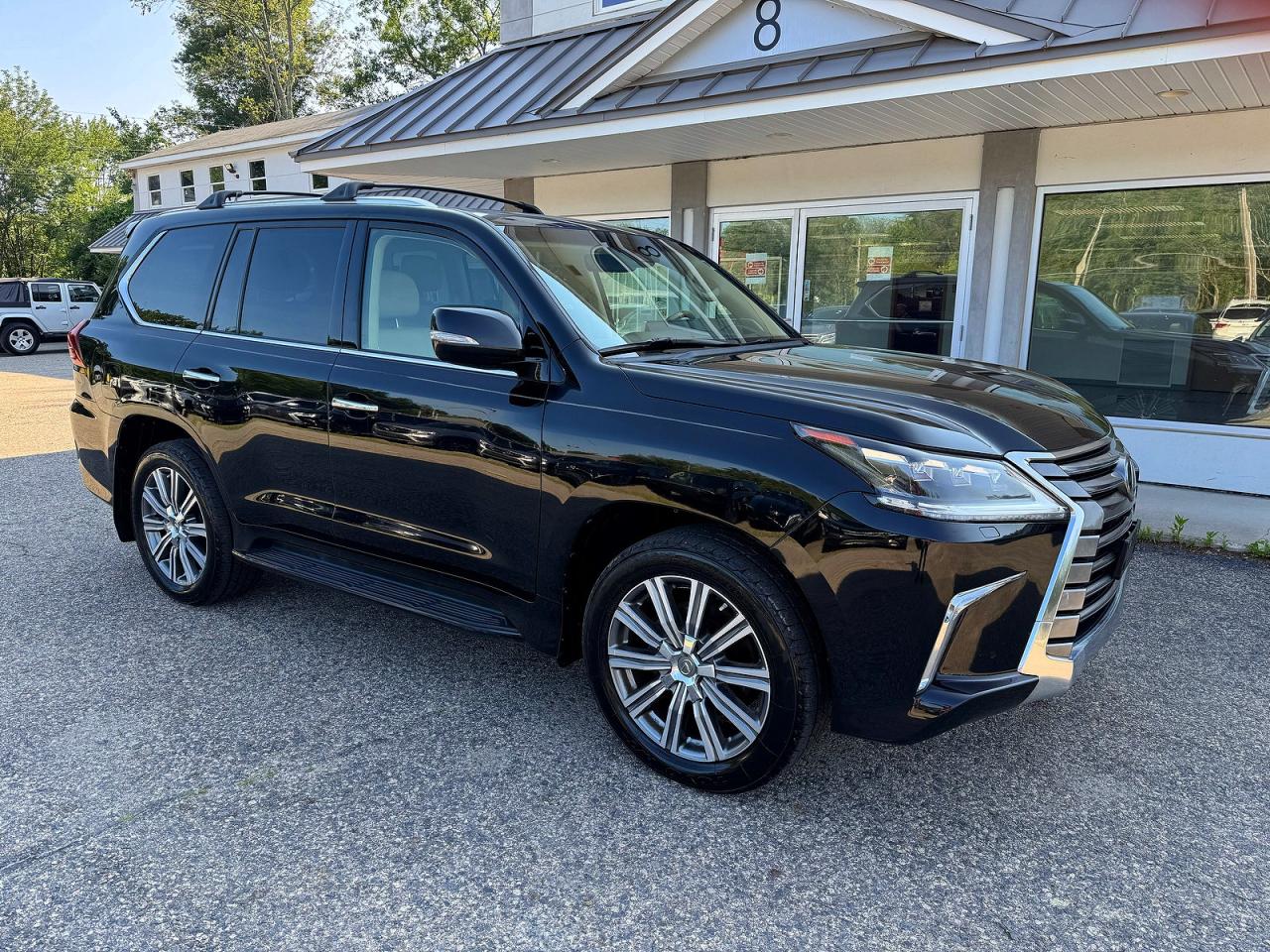 2017 Lexus LX 570, VIN JTJHY7AX1H4231829 — Фото с аукциона