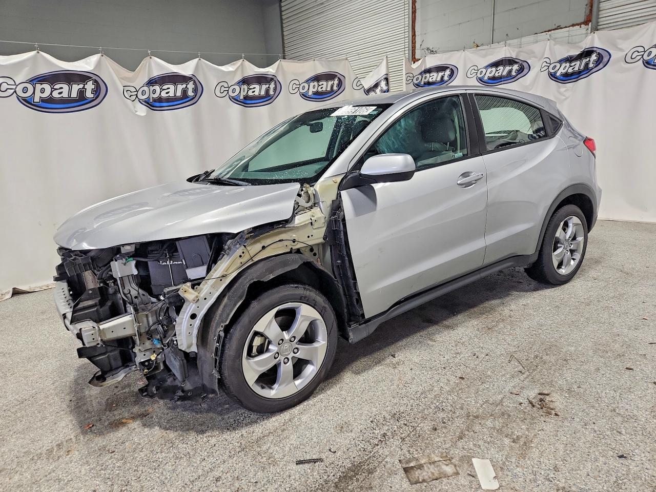 2021 Honda HR-V LX, VIN 3CZRU6H36MM739786 — Перед