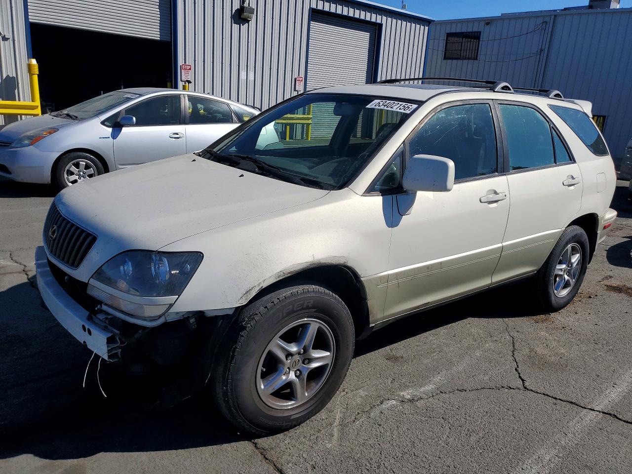 2000 Lexus RX 300, VIN JT6HF10U6Y0142320 — Front end