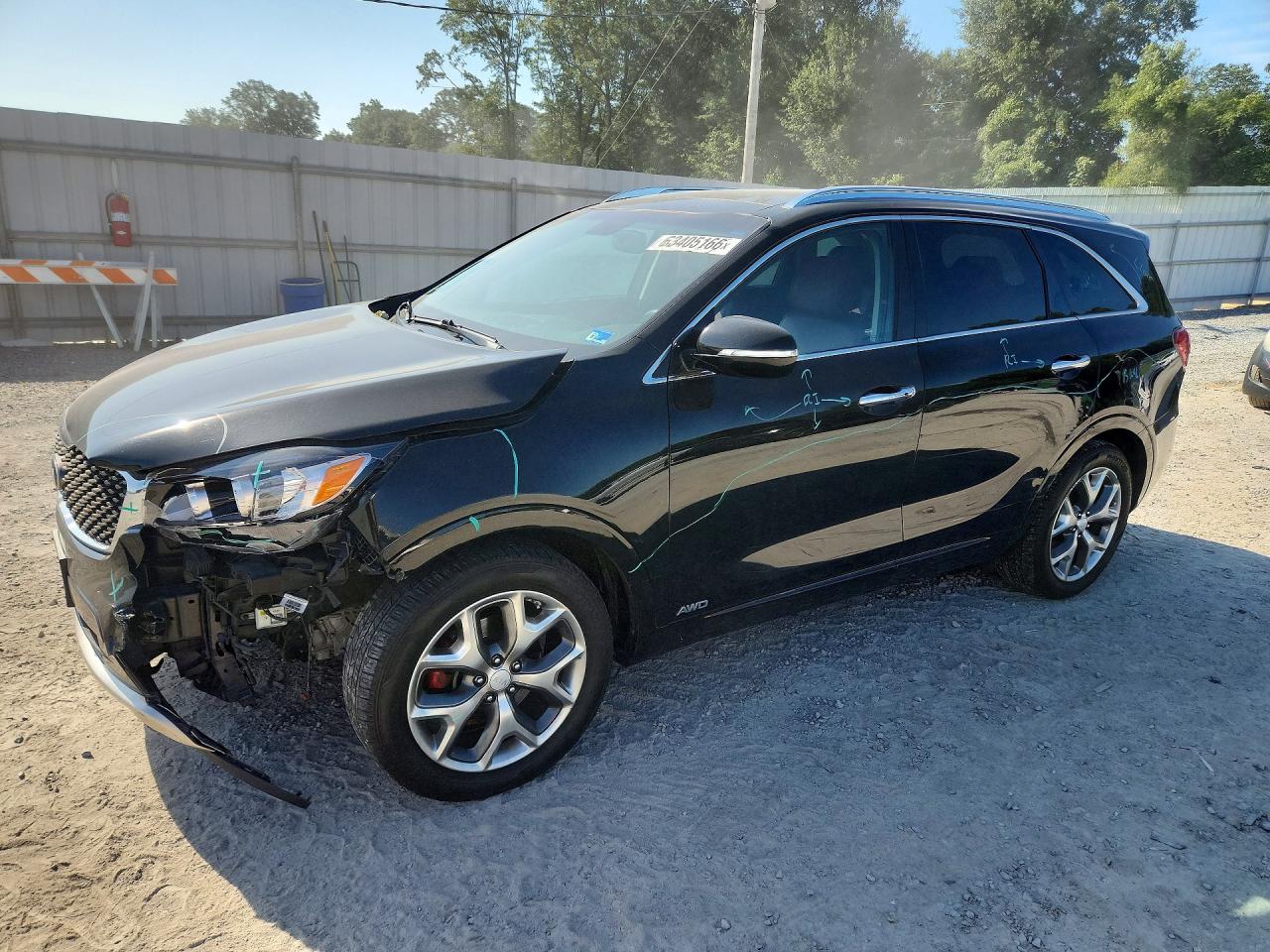 2017 Kia Sorento SXL, VIN 5XYPKDA5XHG314142 — Front end