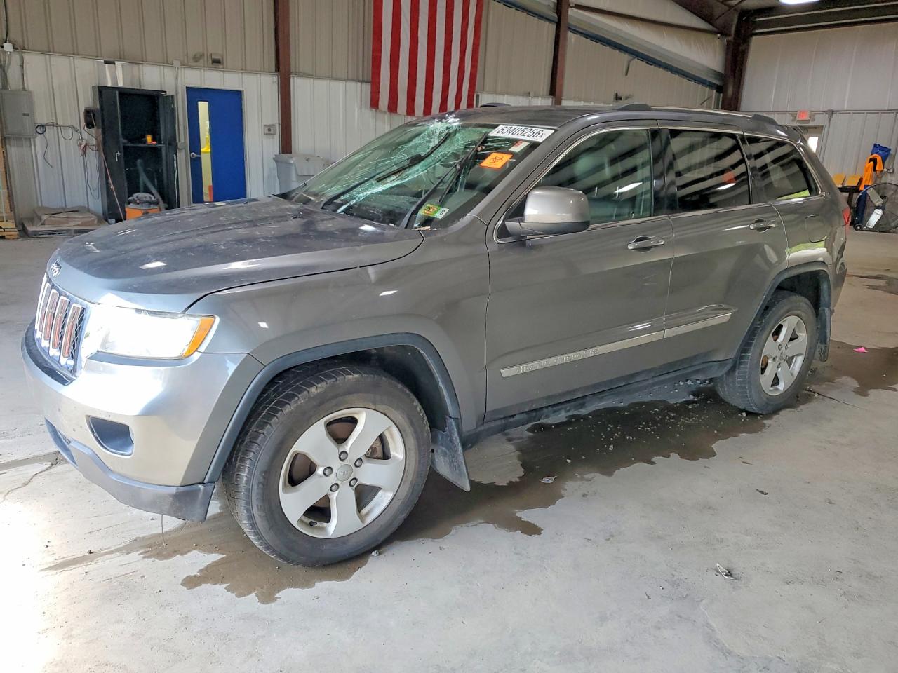 2013 Jeep Grand Cherokee Laredo, VIN 1C4RJFAG7DC560301 — Minor dents and scratches