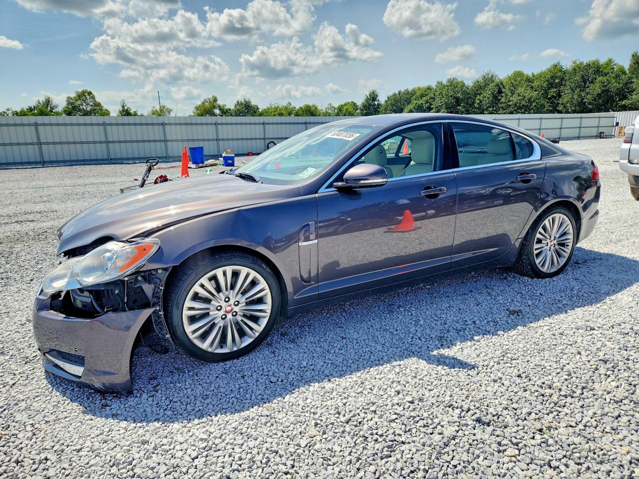 2011 Jaguar XF Premium, VIN SAJWA0GBXBLR87224 — Front end
