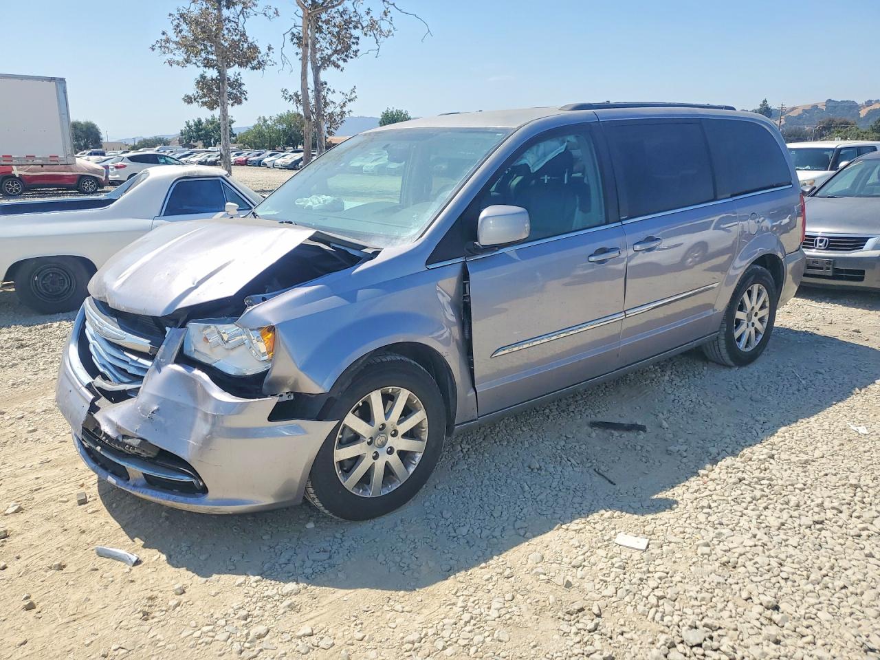 2013 Chrysler Town & Country Touring, VIN 2C4RC1BGXDR776291 — Перед