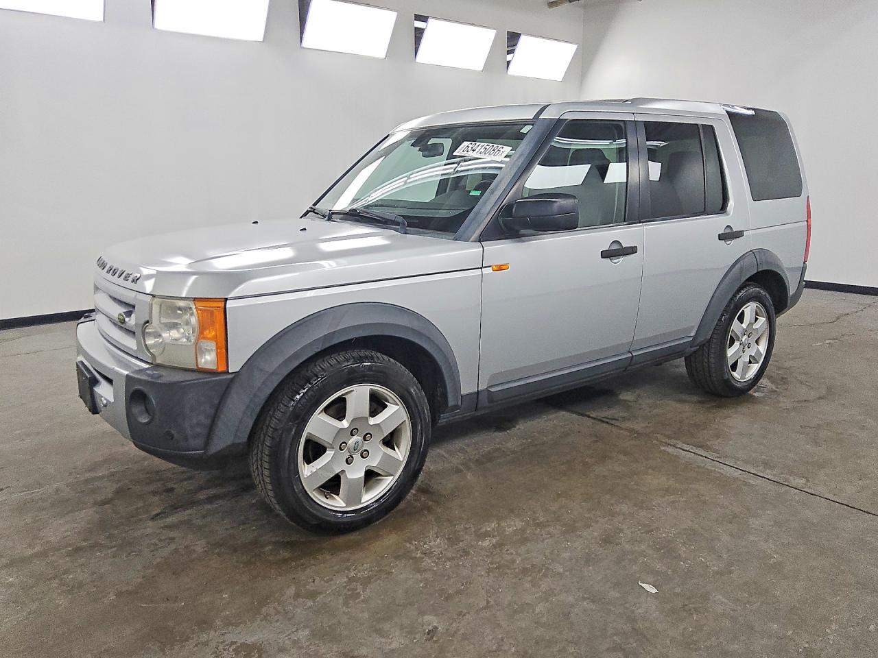 2008 Land Rover LR3 HSE, VIN SALAG25408A468865 — Minor dents and scratches