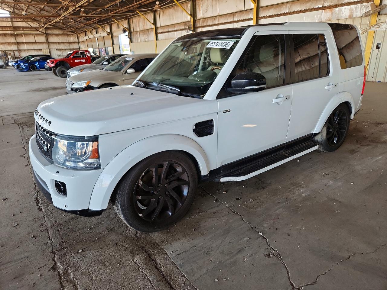2016 Land Rover LR4 HSE, VIN SALAG2V62GA841419 — Minor dents and scratches